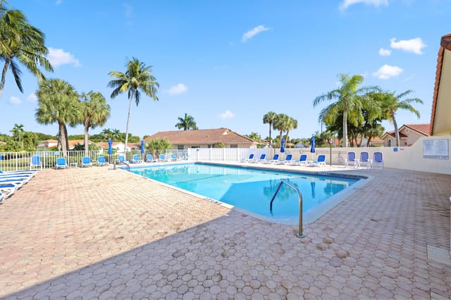 5125 Columbo Ct - Community Pool