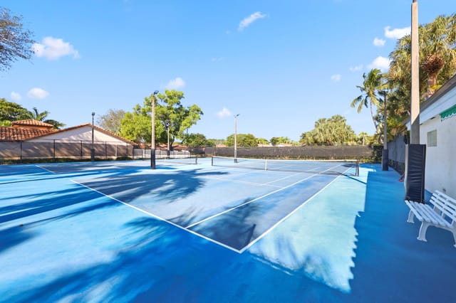 5125 Columbo Ct - Community Court
