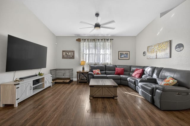 family room 2