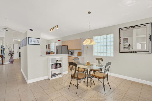 Kitchen / Breakfast Area