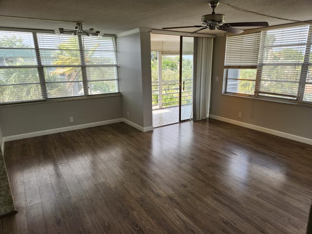2731LivingBalcony