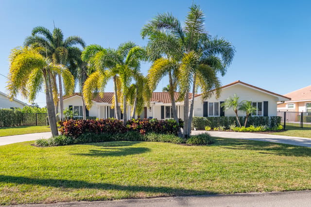 © Clark-7025 Pine Tree Lane-003