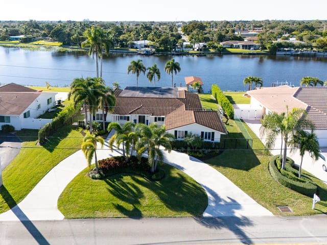 © Clark-7025 Pine Tree Lane-054
