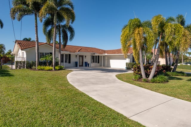 © Clark-7025 Pine Tree Lane-001