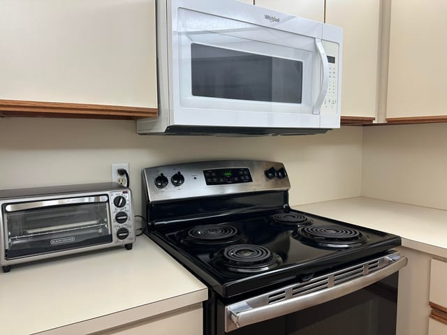 STOVE AND MICROWAVE