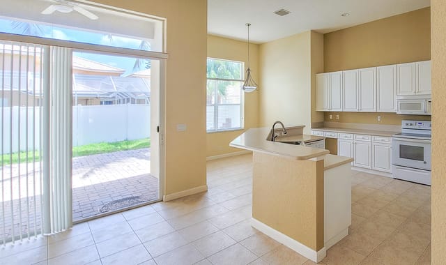 4 - kitchen 3