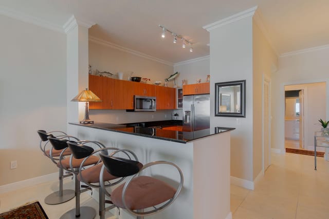 Counter for Seating at Kitchen