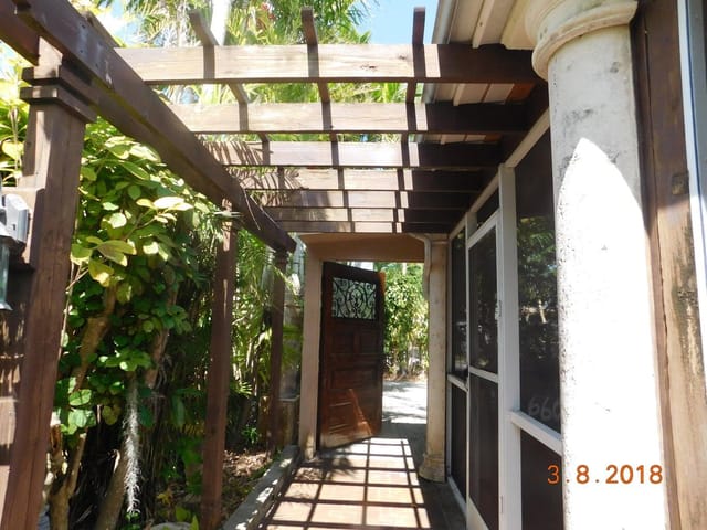 miamisideentrance
