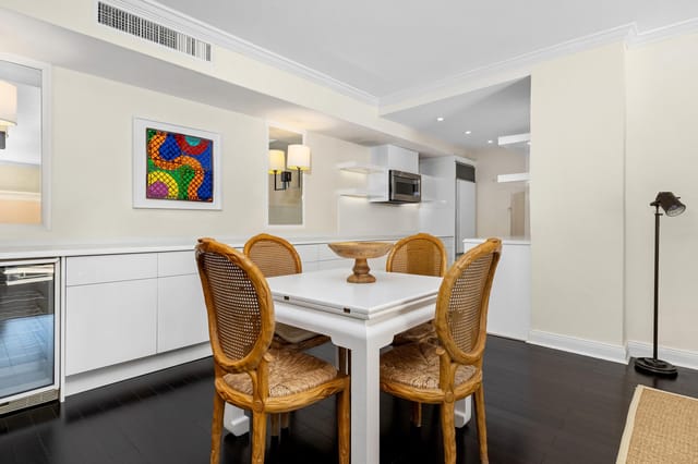 10 Dining 1