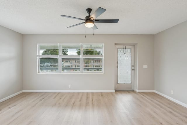 Living Room (3)