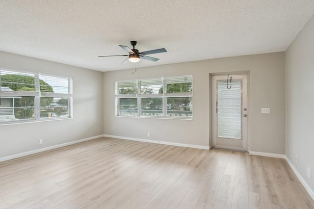 Living Room (4)