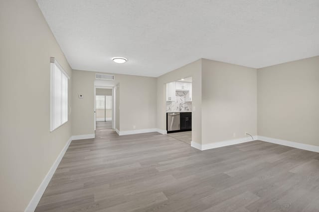 LLIVING / DINING