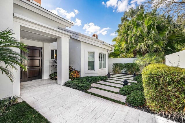 004-215IslandDrive-Jupiter-FL-33477-SMAL