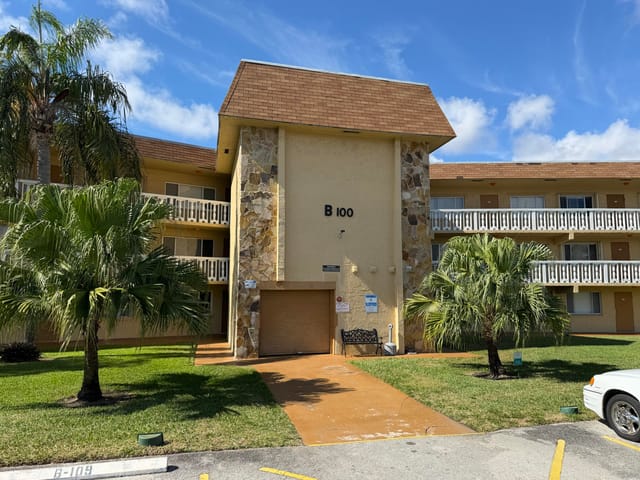 100 Village Green Circle E 312, Palm Springs, FL 33461