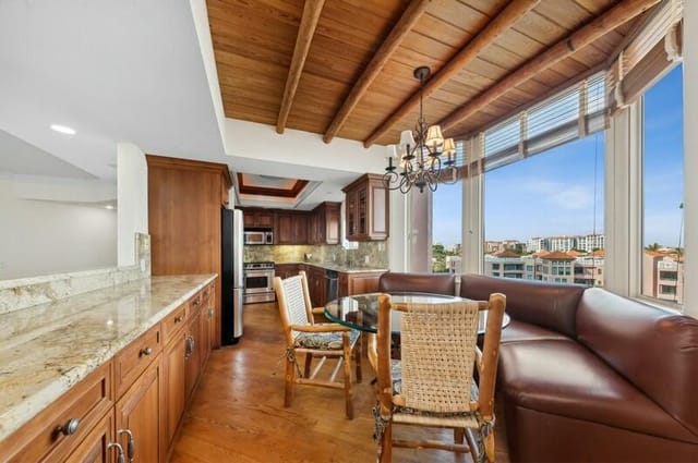 Breakfast / Kitchen