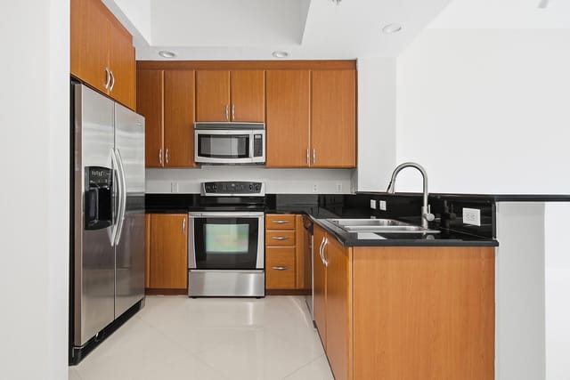 701-S-OLIVE-AVE-UNIT-1010-33401-003