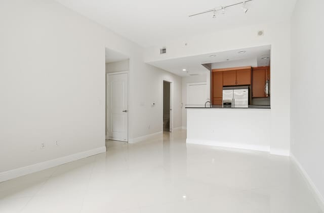 701-S-OLIVE-AVE-UNIT-1010-33401-008