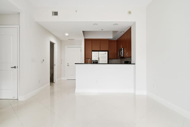 701-S-OLIVE-AVE-UNIT-1010-33401-010