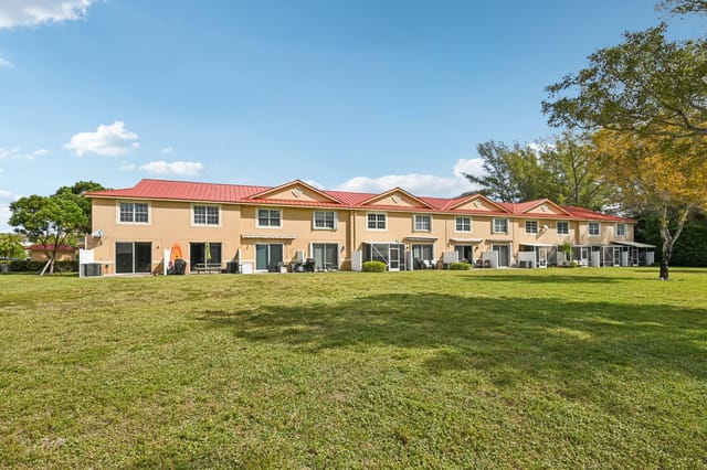 35-web-or-mls-Crystal Lake Dr-S0502-035