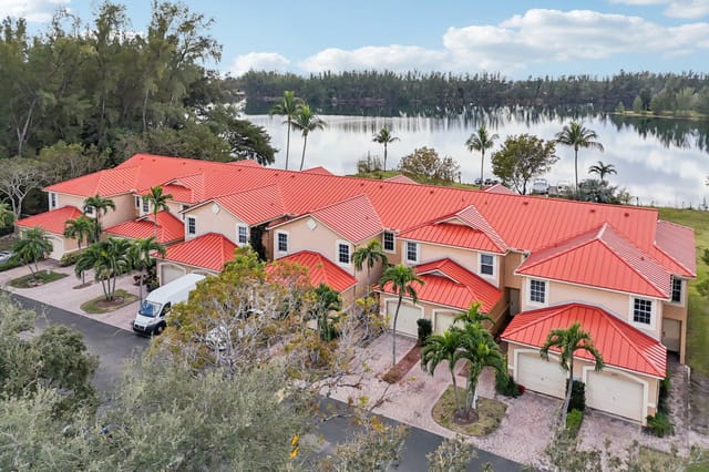 39-web-or-mls-Crystal Lake Dr-S0502-039