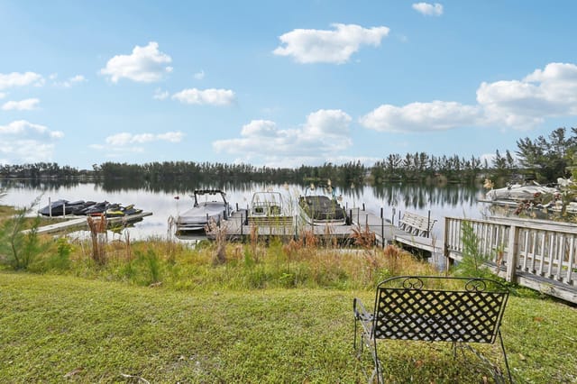 48-web-or-mls-Crystal Lake Dr-0502-903