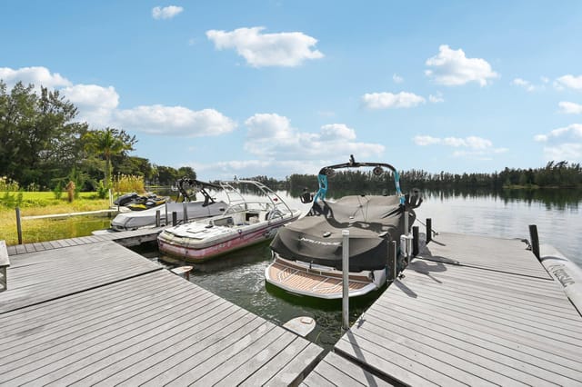 49-web-or-mls-Crystal Lake Dr-0502-904