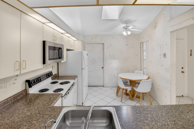 KITCHEN FROM DINING AREA PASSTHROUGH