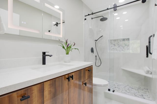 Guest bath.