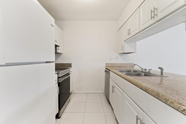 5816 S Bond Dr, West Palm Beach, FL 3341