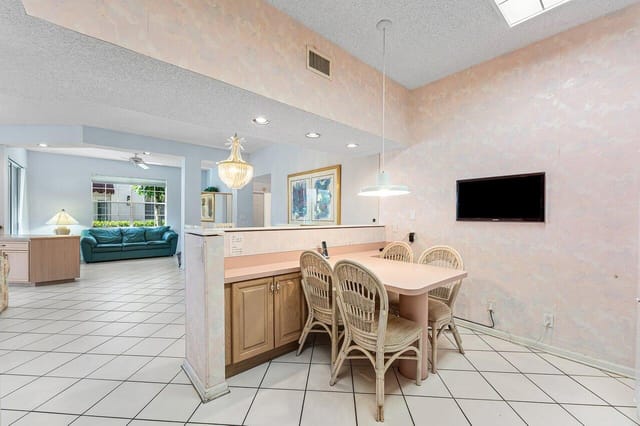 Breakfast area