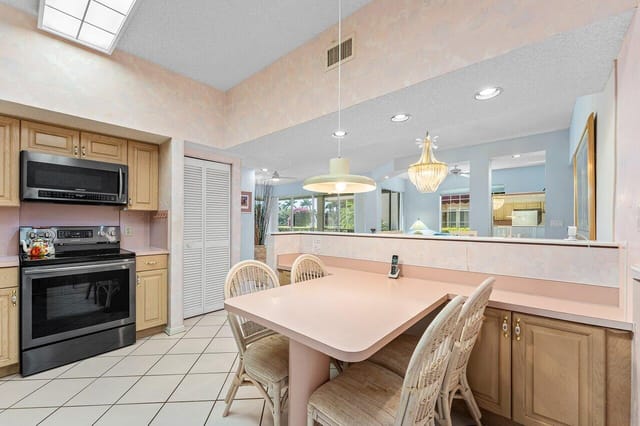Breakfast area / Kitchen