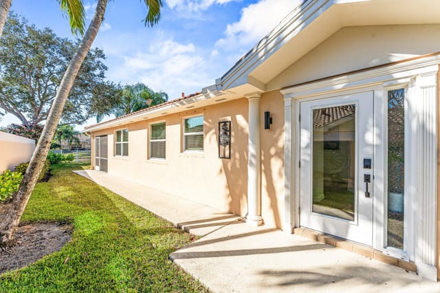 Extended side yard