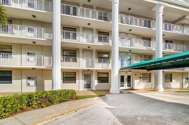 004-6049BalboaCircle-103-BocaRaton-FL-33