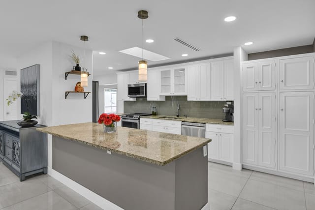 3150 Gulfstream Rd, Lake Worth - 2