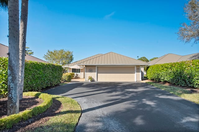 5143 SE Club Way