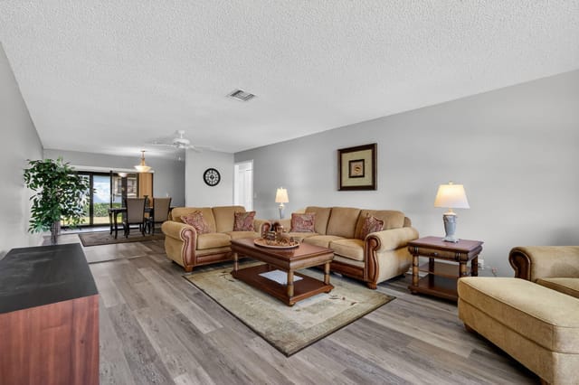 4-web-or-mls-F14A2512