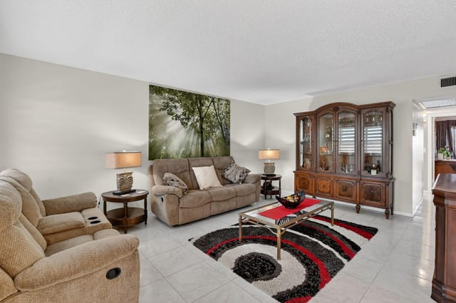 4110 Oakridge V