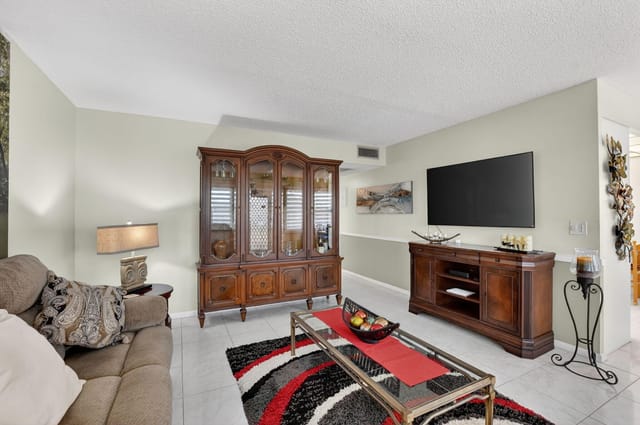 4110 Oakridge V