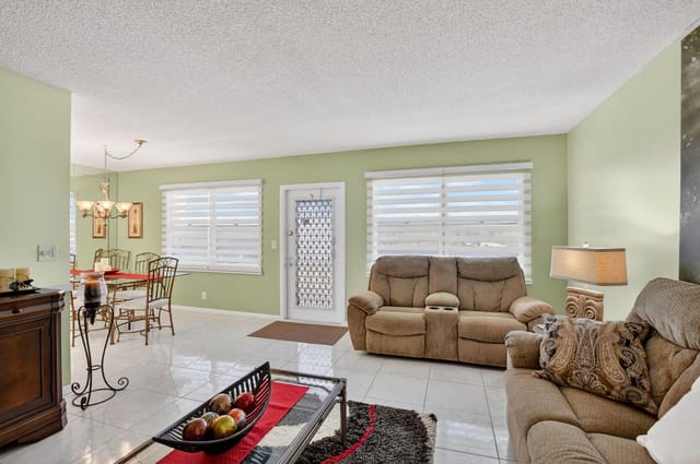 4110 Oakridge V