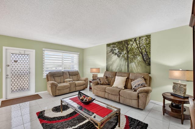 4110 Oakridge V
