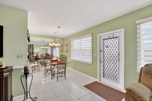 4110 Oakridge V