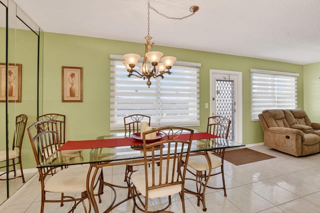 4110 Oakridge V