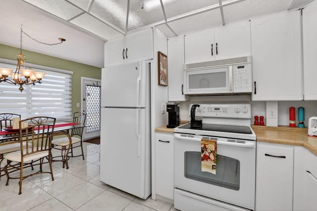 4110 Oakridge V