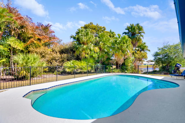 Pool & Lakeview