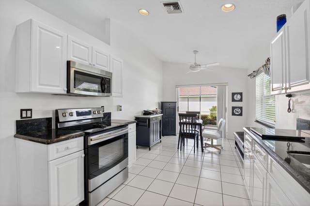 Eat-in-Kitchen
