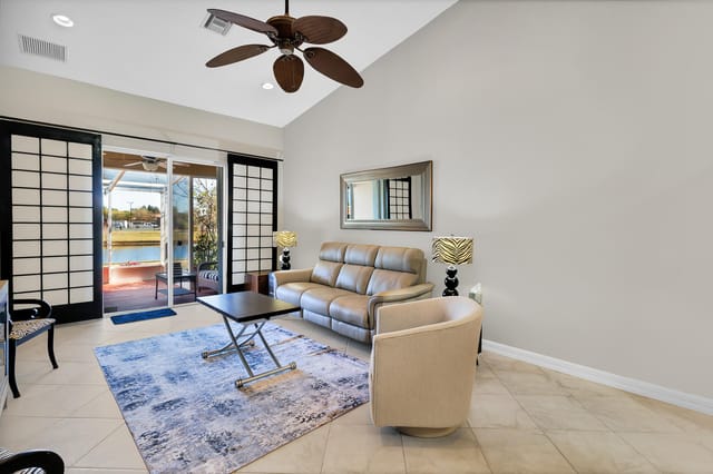 Living Room towards lanai