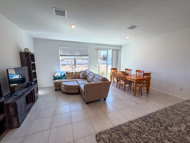 Living Area/Dining