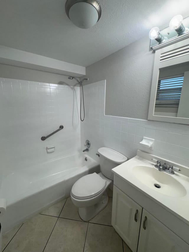 Bathroom with Tub/ Shower