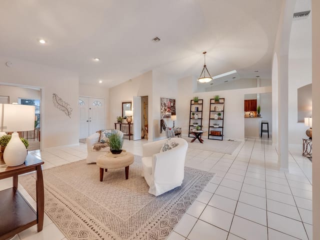 OPEN FLOORPLAN
