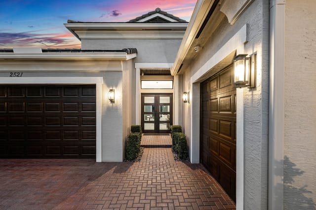 062-2521VicaraCourt-WestPalmBeach-FL-334